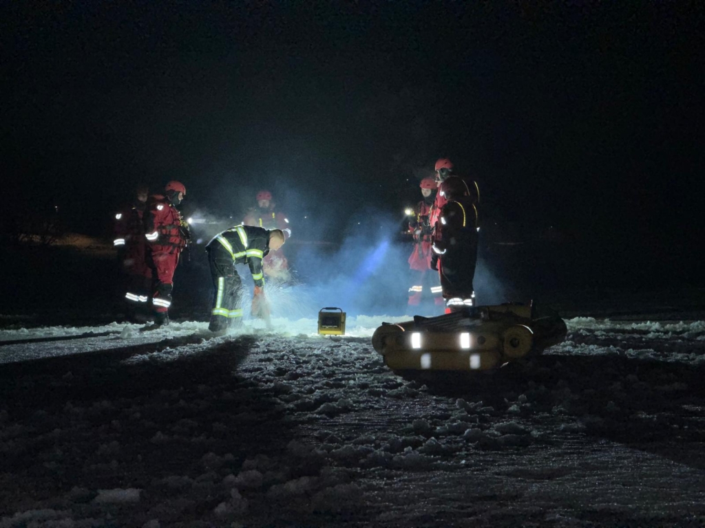 Nácvik záchrany osob z ledu_12