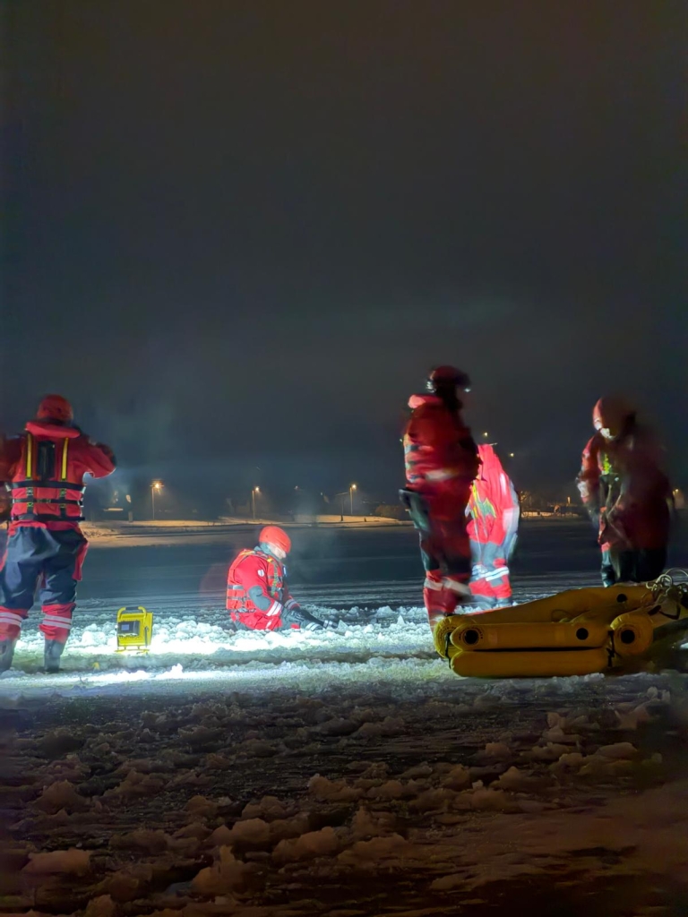 Nácvik záchrany osob z ledu_20