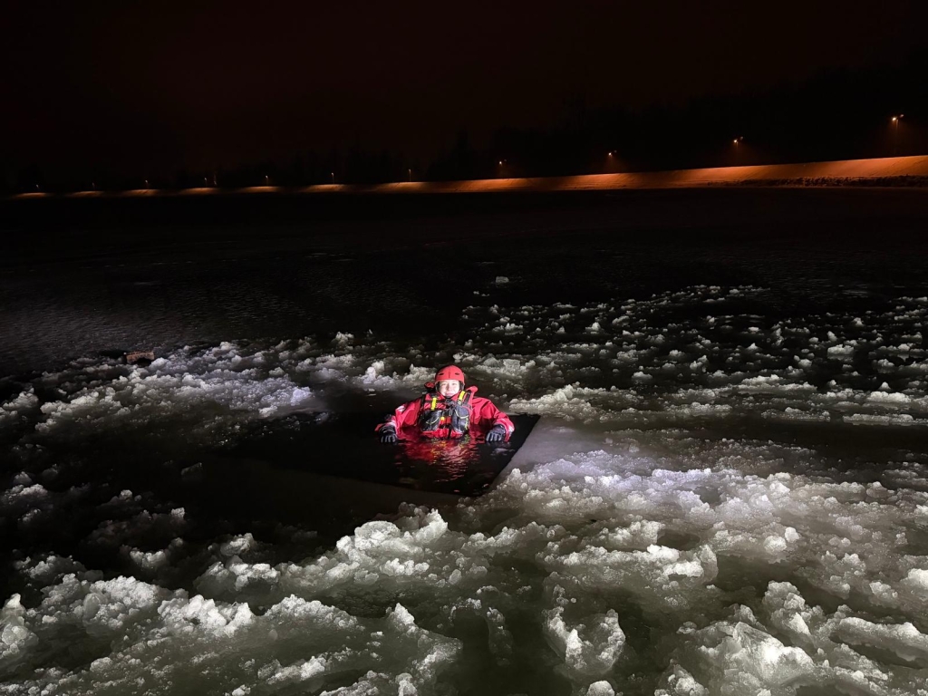 Nácvik záchrany osob z ledu_25