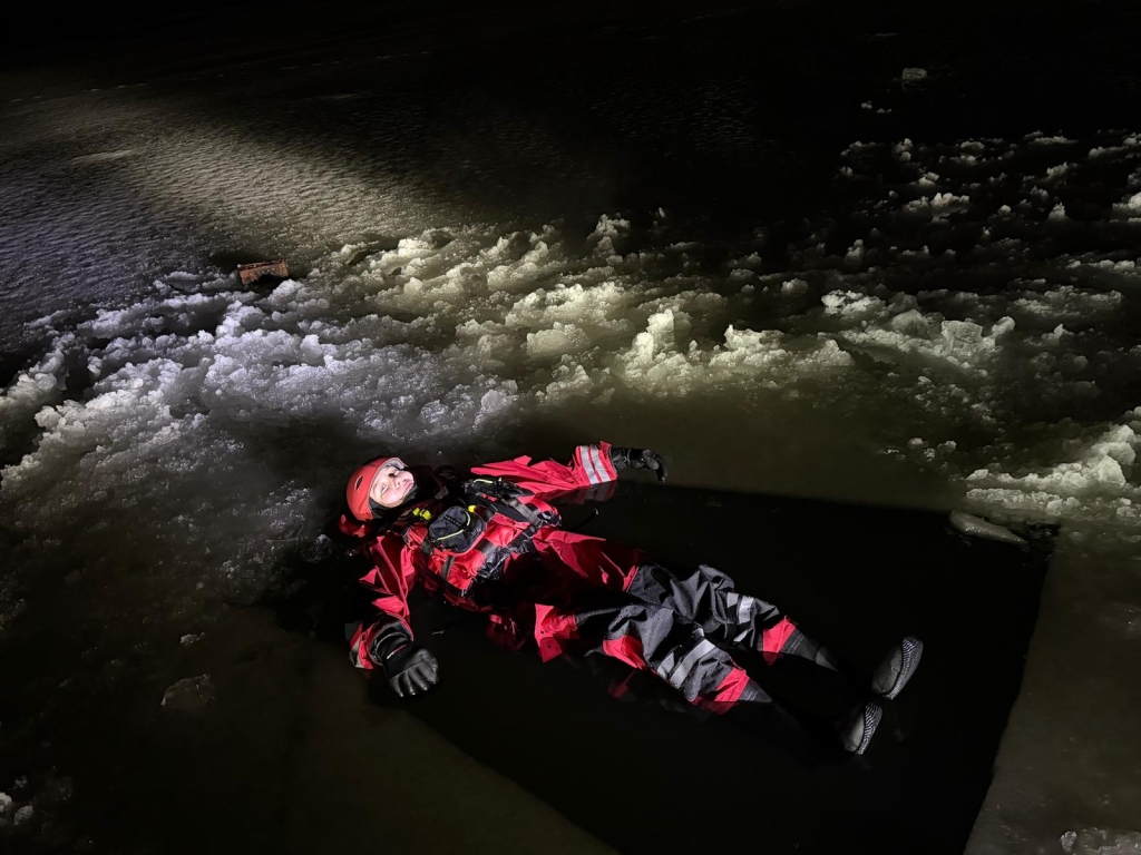 Nácvik záchrany osob z ledu_26