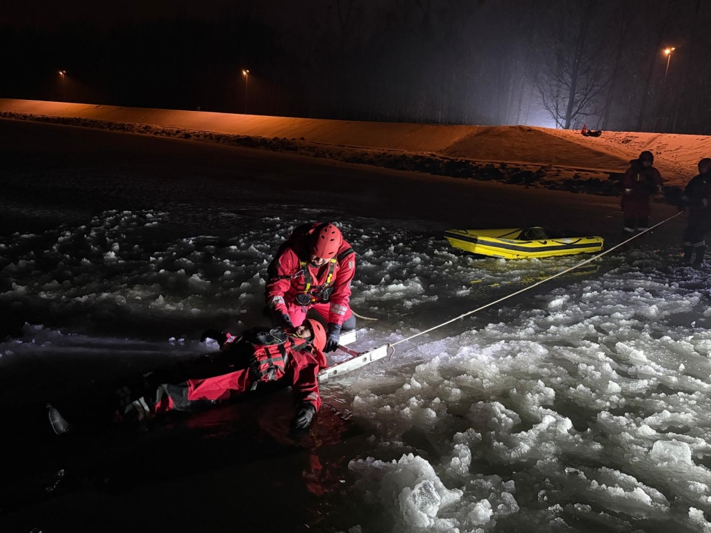 Nácvik záchrany osob z ledu_28