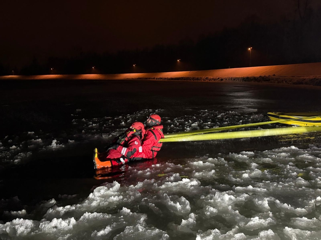 Nácvik záchrany osob z ledu_33