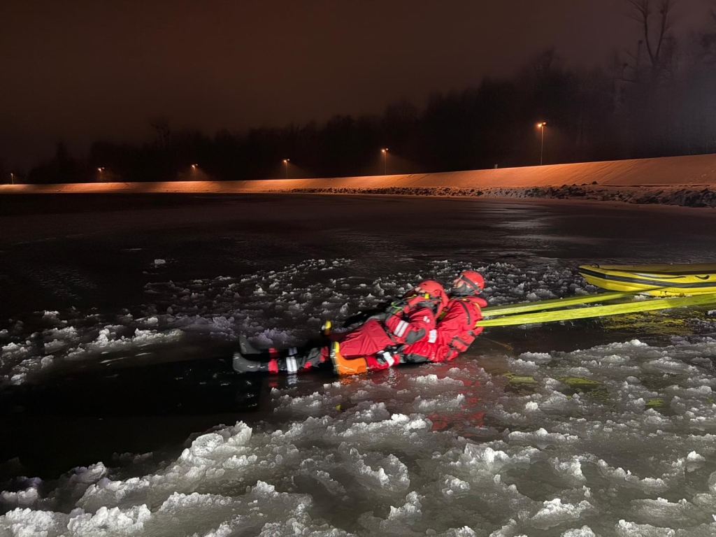 Nácvik záchrany osob z ledu_35
