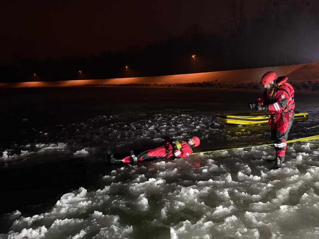 Nácvik záchrany osob z ledu_36