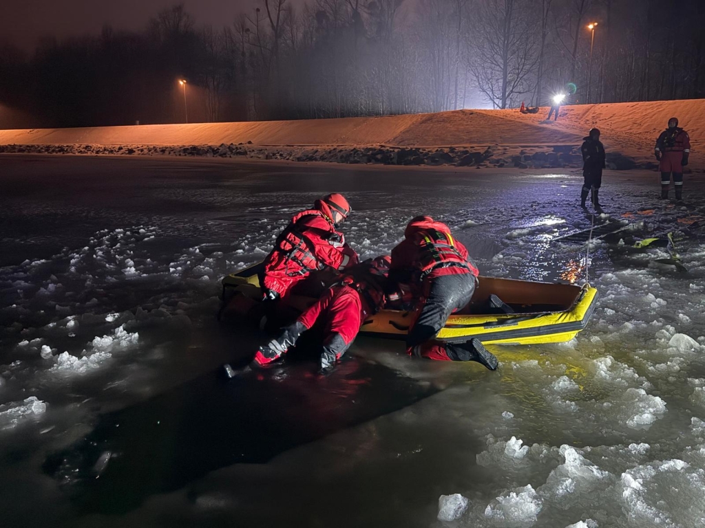 Nácvik záchrany osob z ledu_41