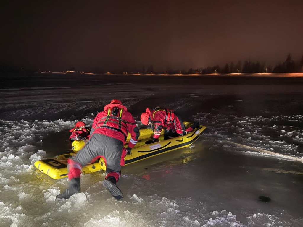 Nácvik záchrany osob z ledu_43
